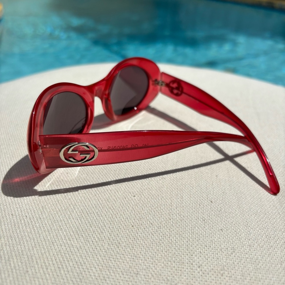 Gucci Oval Sunglasses Bold Red Rare Vintage 140 GG 2400/N/S XD6 90s
